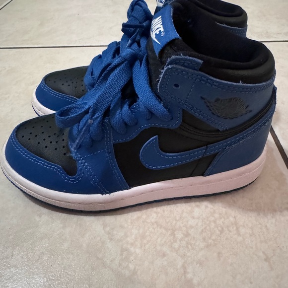 Jordan 1 Retro High OG - Picture 4 of 7